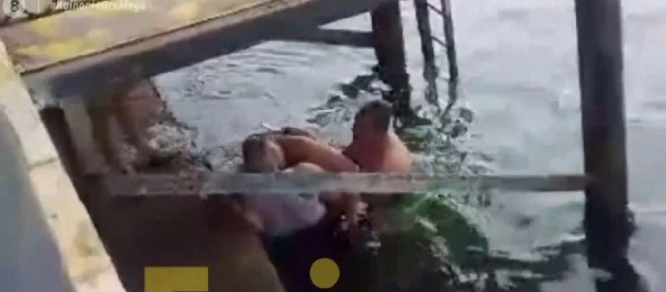 Αμάρυνθος: Παραμένει στην εντατική ο νεαρός που βούτηξε για τον Σταυρό - Δεν ανταποκρίνεται